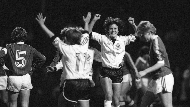 Mädchen können kein Fußball spielen still 1