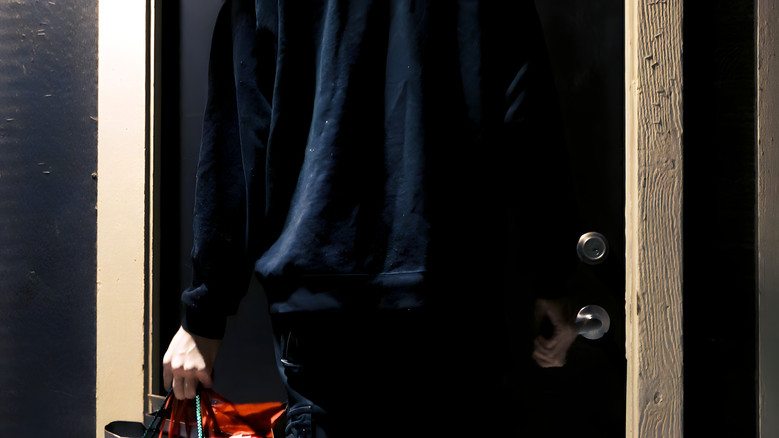 The Giving Thief still 1