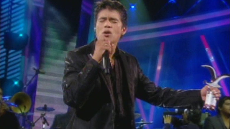 Américo at the Viña del Mar International Song Festival 2010 still 1