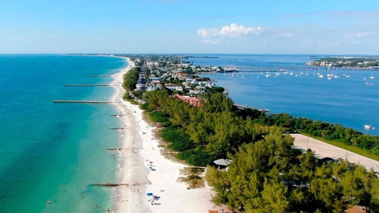 Florida's Golf Coast still 1