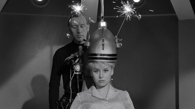 Carry On Spying still 3