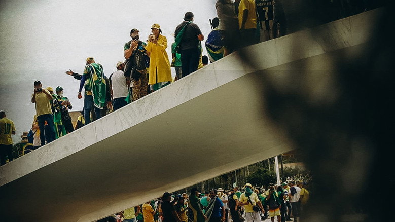 8/1 – A Democracia Resiste still 4