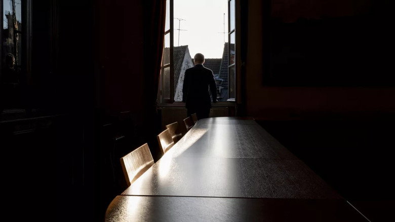 Homos en politique, le dire ou pas ? still 2