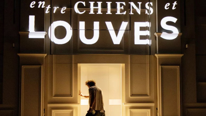 Entre chiens et louves par le Cirque Le Roux au Bon Marché Rive Gauche still 1