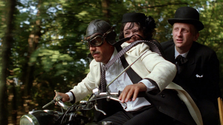 The Marathon Family still 5
